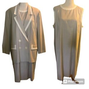 Oleg Cassini 2 piece tan/cream suit size 22